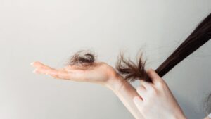 Entenda a tricotilomania e o skin picking: comportamentos compulsivos que afetam a vida emocional. Descubra como lidar e buscar ajuda.