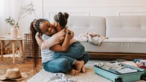 Prepare-se emocionalmente para a adoção e crie um ambiente acolhedor e saudável para sua nova família. Descubra como apoiar todos os envolvidos.