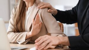 Descubra como identificar e lidar com o assédio moral no trabalho